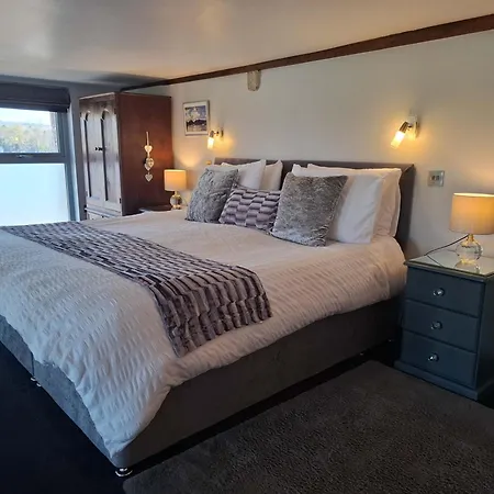 The Dairy, Yealand Redmayne In A Rural Setting, Bring Your Dogs And Horse *